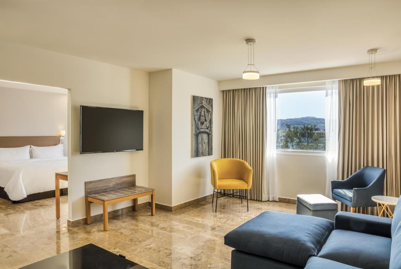 ספופן Fiesta Inn Guadalajara Periferico Poniente מראה חיצוני תמונה