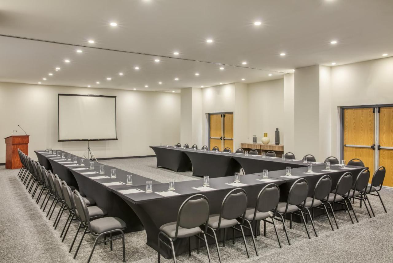ספופן Fiesta Inn Guadalajara Periferico Poniente מראה חיצוני תמונה