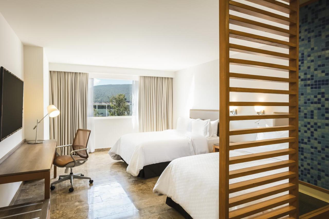 ספופן Fiesta Inn Guadalajara Periferico Poniente מראה חיצוני תמונה