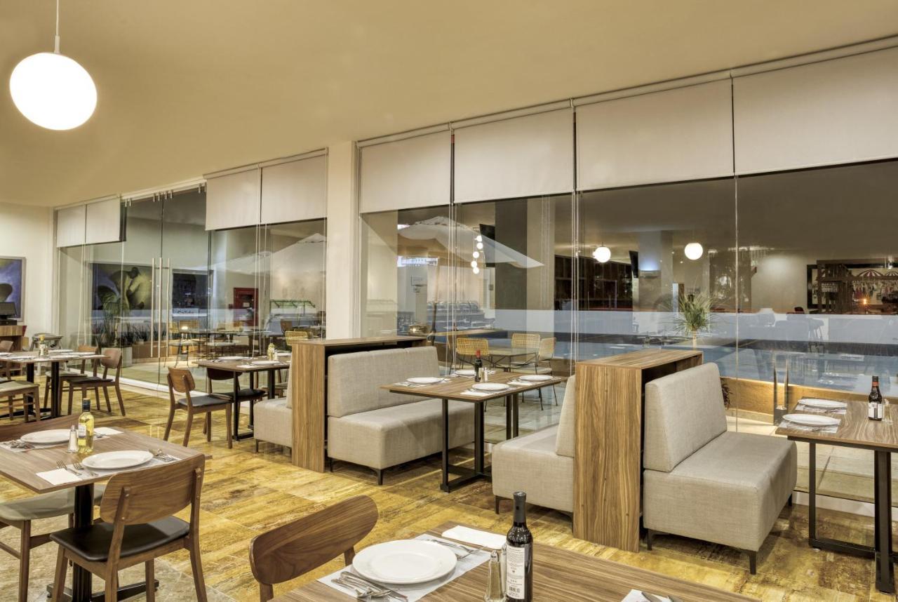 ספופן Fiesta Inn Guadalajara Periferico Poniente מראה חיצוני תמונה