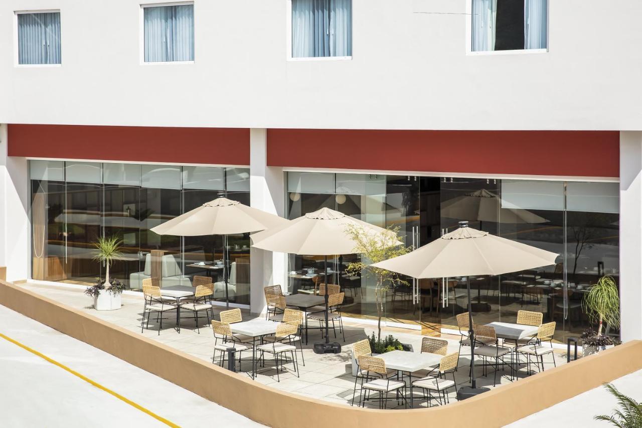 ספופן Fiesta Inn Guadalajara Periferico Poniente מראה חיצוני תמונה